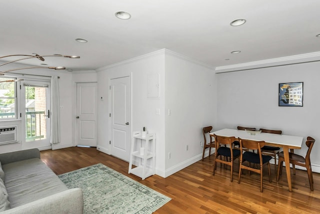 dining space featuring crown molding, recessed lighting, baseboards, and wood finished floors