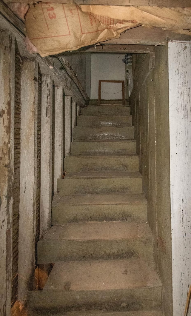 1603 Goshen Tpke, Middletown, NY 10941 - view of stairway