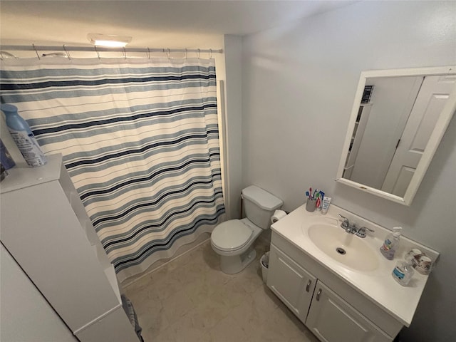 full bathroom with vanity, toilet, and a shower with curtain