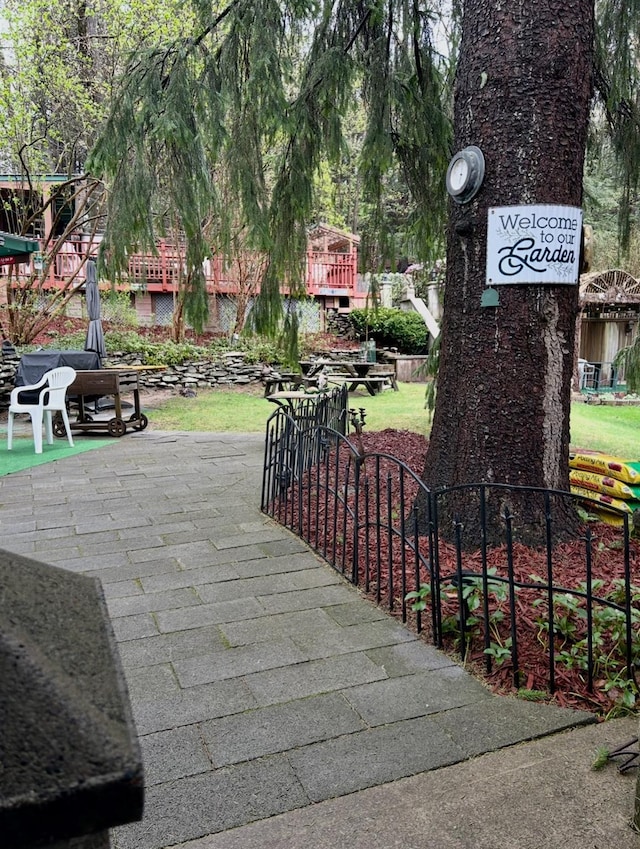 view of home's community