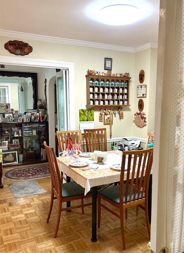 dining area with ornamental molding