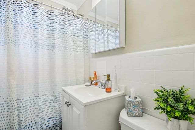200 N Village Ave Unit D10, Rockville Centre, NY 11570 - full bath with a shower with curtain, tile walls, and vanity