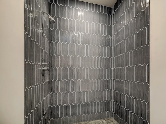 full bath featuring a tile shower