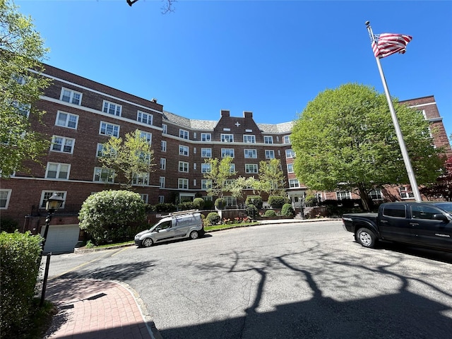 6 Midland Gdns Unit 5A, Bronxville, NY 10708 - view of apartment building / complex