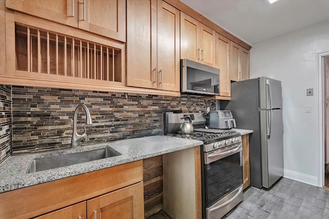 19 Rockledge Rd Unit 1A, Hartsdale, NY 10530 - kitchen featuring appliances with stainless steel finishes, a sink, tasteful backsplash, and light wood finished floors