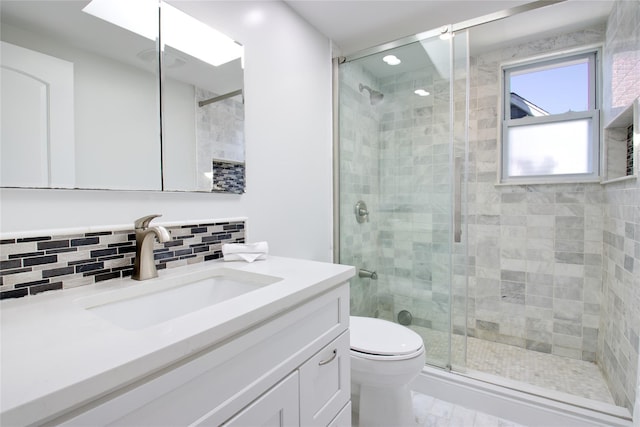full bath featuring toilet, a stall shower, backsplash, and vanity