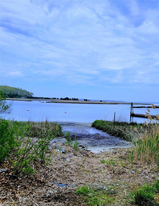675 Pine Tree Rd, Cutchogue, NY 11935