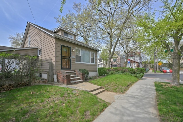 view of front of house featuring a front yard