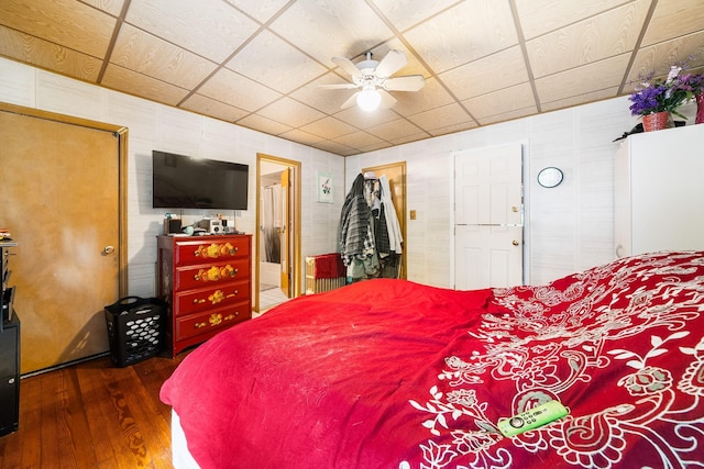 bedroom with hardwood / wood-style flooring and ceiling fan