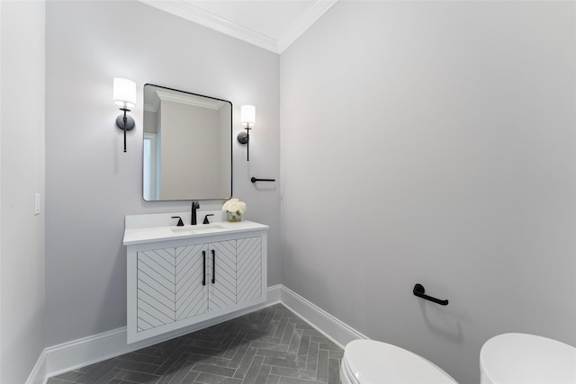 20 Carthage Ln, Scarsdale, NY 10583 - bathroom with toilet, vanity, crown molding, and baseboards