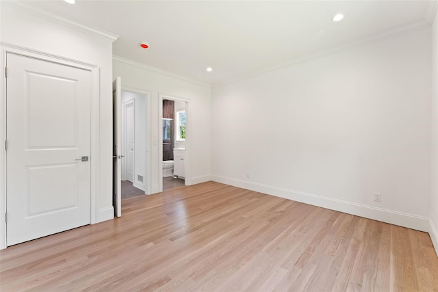 20 Carthage Ln, Scarsdale, NY 10583 - unfurnished bedroom featuring light wood-style flooring, baseboards, ornamental molding, recessed lighting, and ensuite bath
