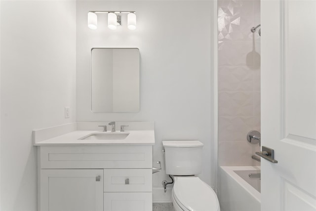 20 Carthage Ln, Scarsdale, NY 10583 - full bath with toilet, vanity, baseboards, and tub / shower combination