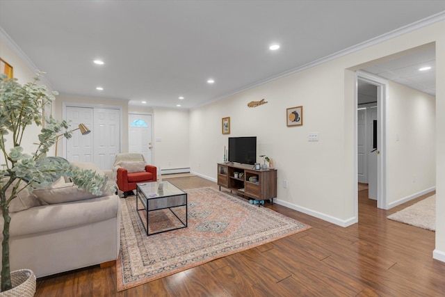 living room featuring baseboards, recessed lighting, and wood finished floors