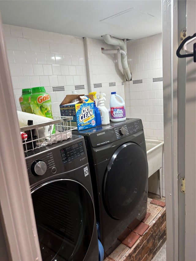 56 Martin Dr, Wappingers Falls, NY 12590 - laundry room featuring washer and dryer