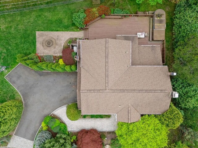 165 Tara Dr, Roslyn, NY 11576 - aerial view of property and surrounding area