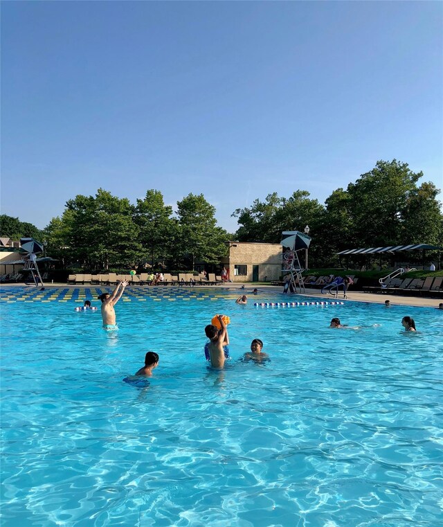 165 Tara Dr, Roslyn, NY 11576 - view of community pool