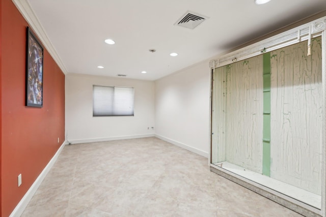 spare room with visible vents, recessed lighting, and baseboards