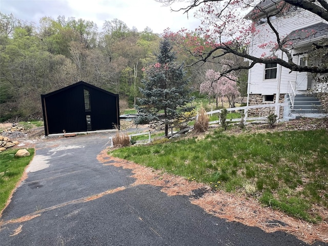 exterior space featuring an outbuilding