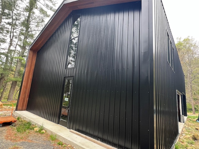 view of outdoor structure
