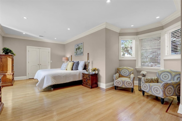 bedroom with baseboards, recessed lighting, and light wood finished floors