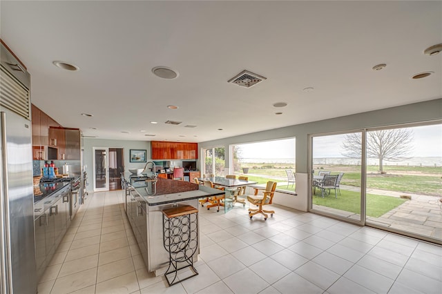 rec room featuring a sink, light tile patterned floors, recessed lighting, and visible vents