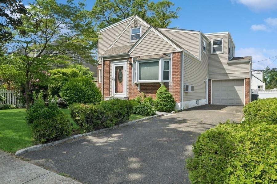 37 Remson St, Valley Stream, NY 11580 - photo 1