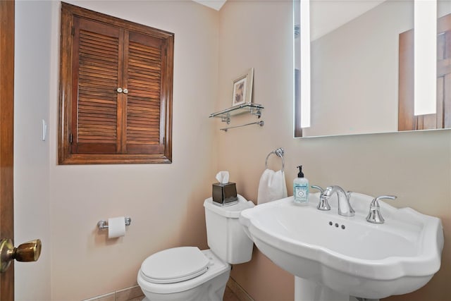 23 Hilldale Rd, Dobbs Ferry, NY 10522 - bathroom featuring toilet, a sink, and baseboards