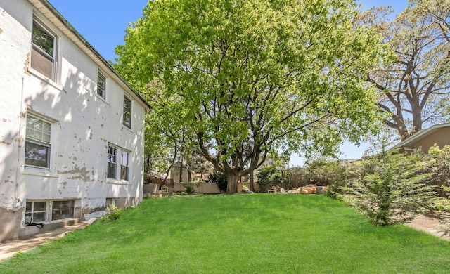 92 Ridgewood Ave, Yonkers, NY 10704 - view of yard with fence
