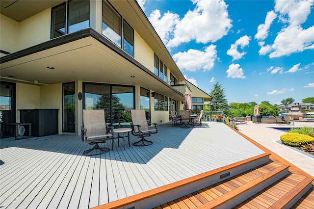 136 The Helm, East Islip, NY 11730 - deck with outdoor dining area
