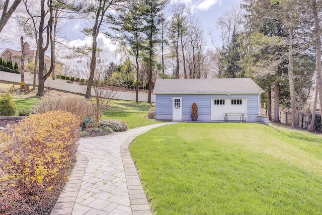 view of yard featuring fence and an outbuilding