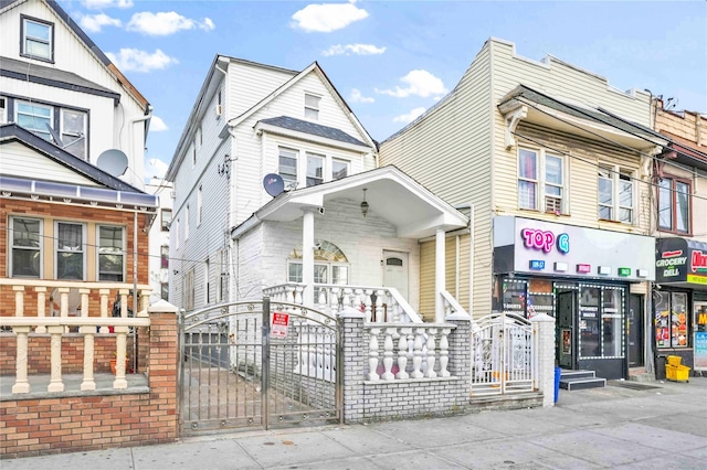 109-55 Lefferts Blvd, South Ozone Park, NY 11419 - view of front of property with a fenced front yard