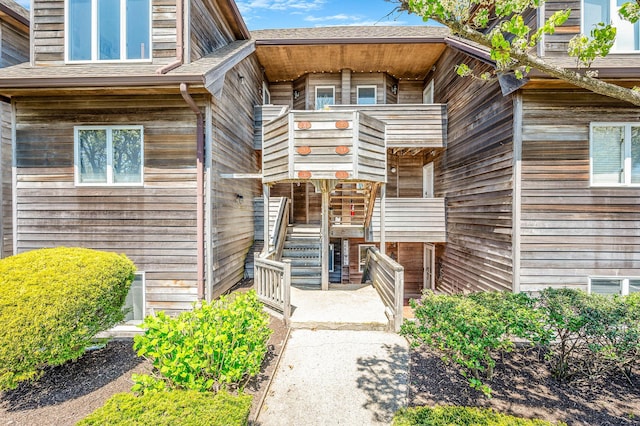 property entrance with a balcony