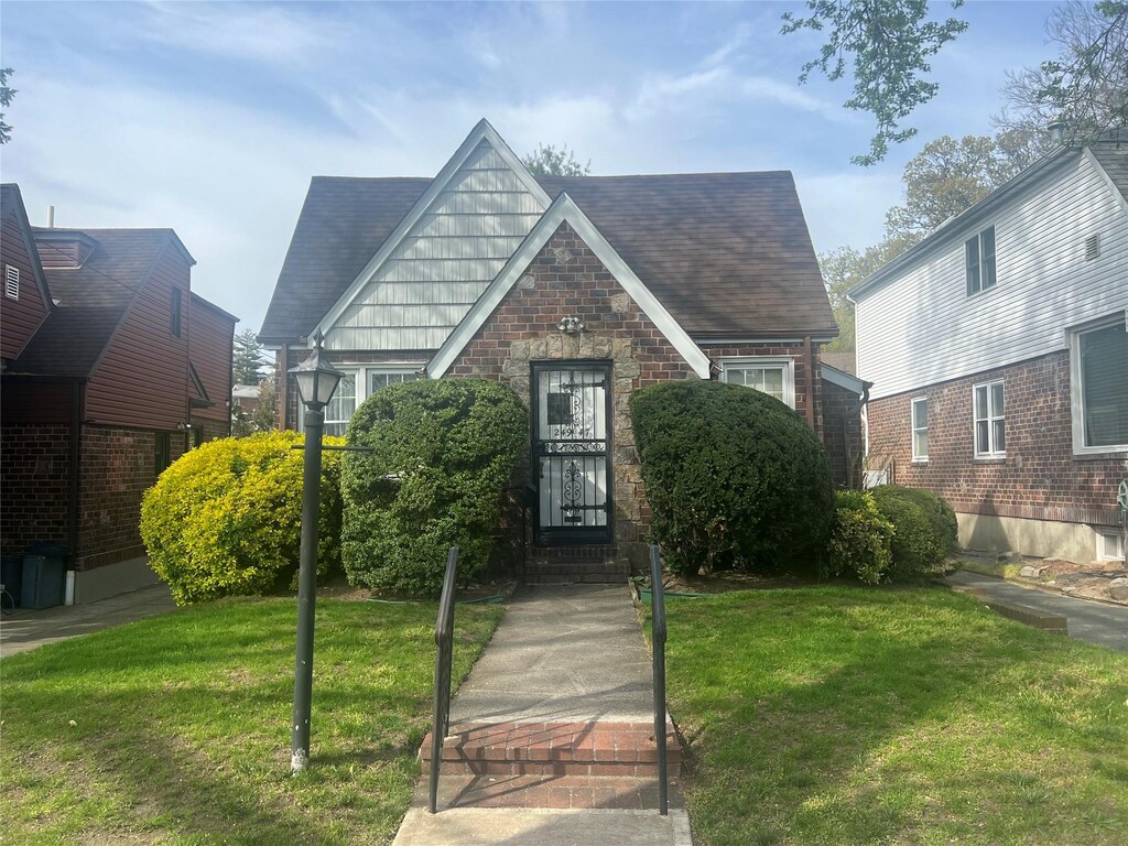 24947 Rushmore Ter, Little Neck, NY 11362 - photo 1