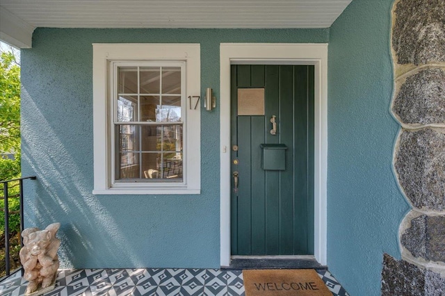 property entrance featuring stucco siding