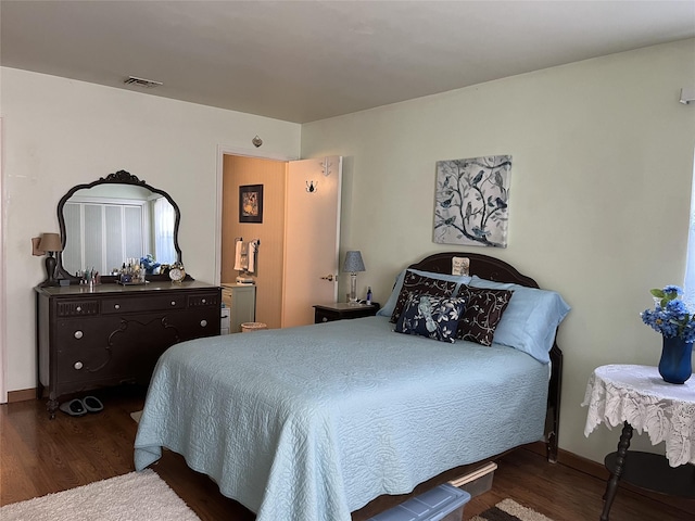bedroom featuring baseboards, dark wood-style floors, and visible vents
