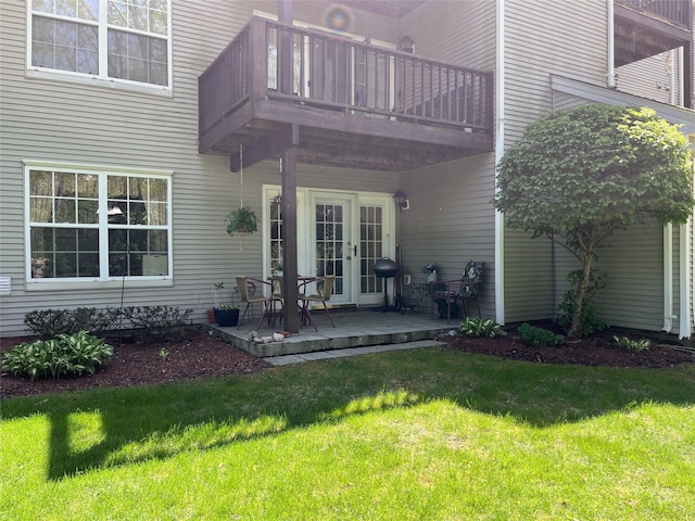 exterior space featuring a lawn