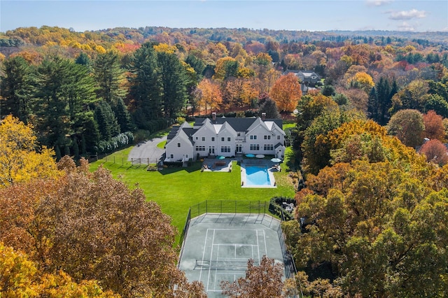 bird's eye view with a wooded view