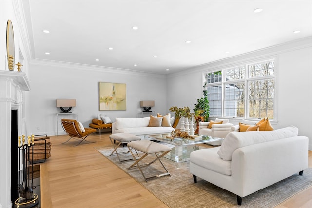 living room with crown molding, recessed lighting, and wood finished floors