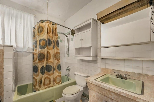 bathroom featuring tile walls, tasteful backsplash, a sink, toilet, and shower / tub combo with curtain