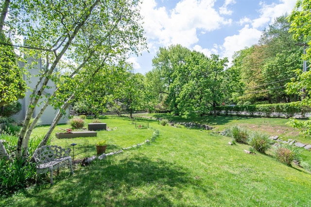 201 Hunters Run, Dobbs Ferry, NY 10522 - view of grassy yard