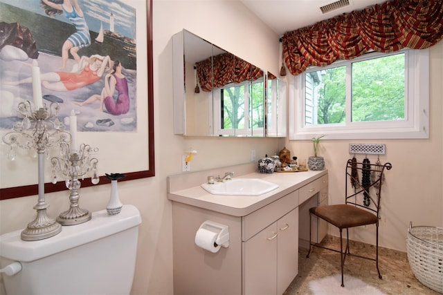 201 Hunters Run, Dobbs Ferry, NY 10522 - half bathroom featuring toilet and vanity