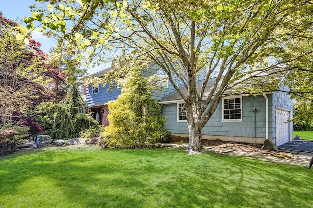 view of yard with a garage