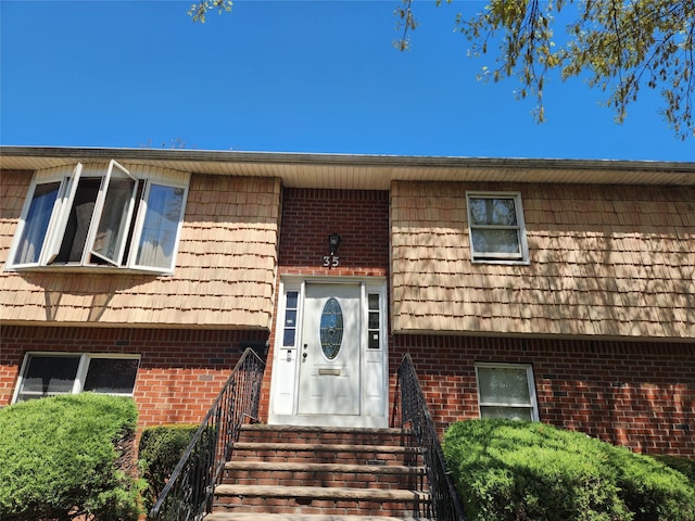 view of front facade with brick siding