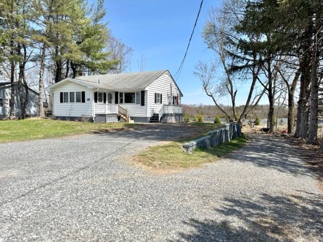 view of front of home featuring driveway