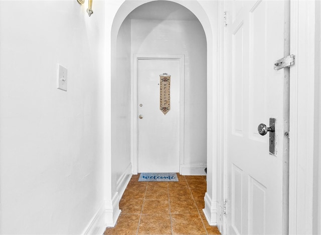 142 Primrose Ave, Mount Vernon, NY 10552 - hall featuring light tile patterned floors and arched walkways
