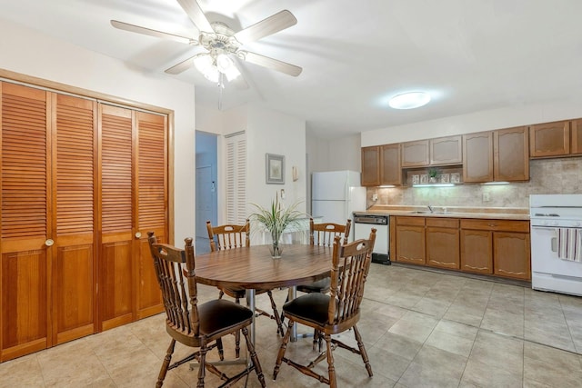 dining space featuring light tile patterned flooring and a ceiling fan