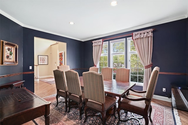 dining space featuring crown molding, recessed lighting, baseboards, and light wood-type flooring