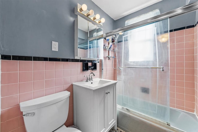76 Dehaven Dr Unit 3D, Yonkers, NY 10703 - full bath featuring toilet, tile walls, vanity, and shower / bath combination with glass door