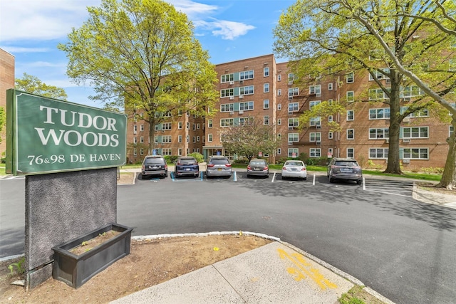 76 Dehaven Dr Unit 3D, Yonkers, NY 10703 - view of road with curbs