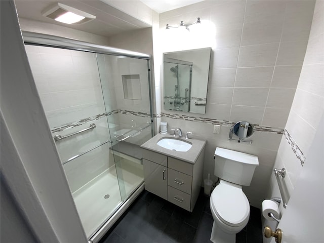 full bathroom featuring vanity, toilet, tile walls, tasteful backsplash, and a stall shower